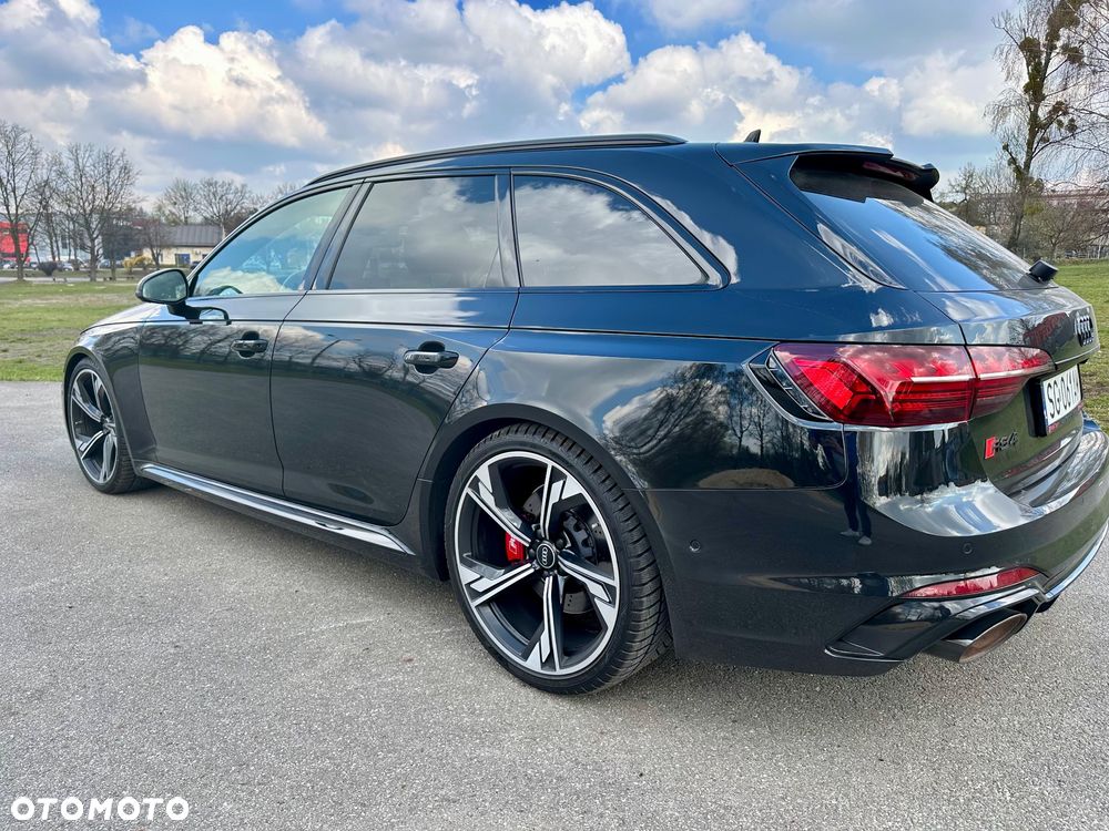 Audi RS4 Limousine - 4