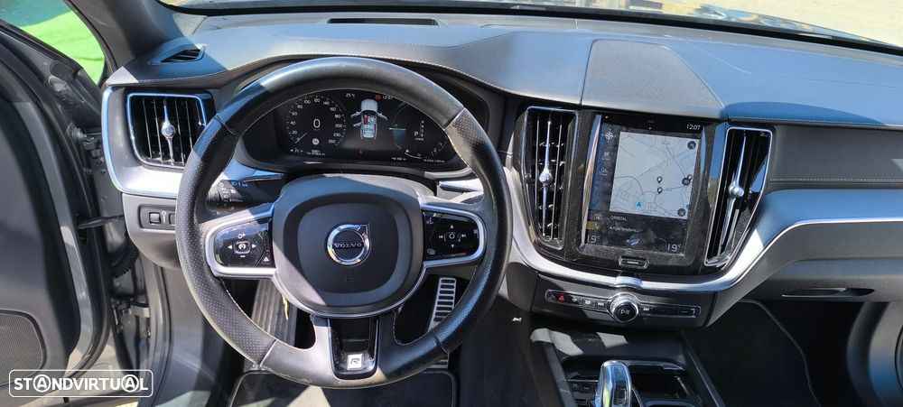 Volvo XC 60 2.0 T8 PHEV R-Design AWD - 14