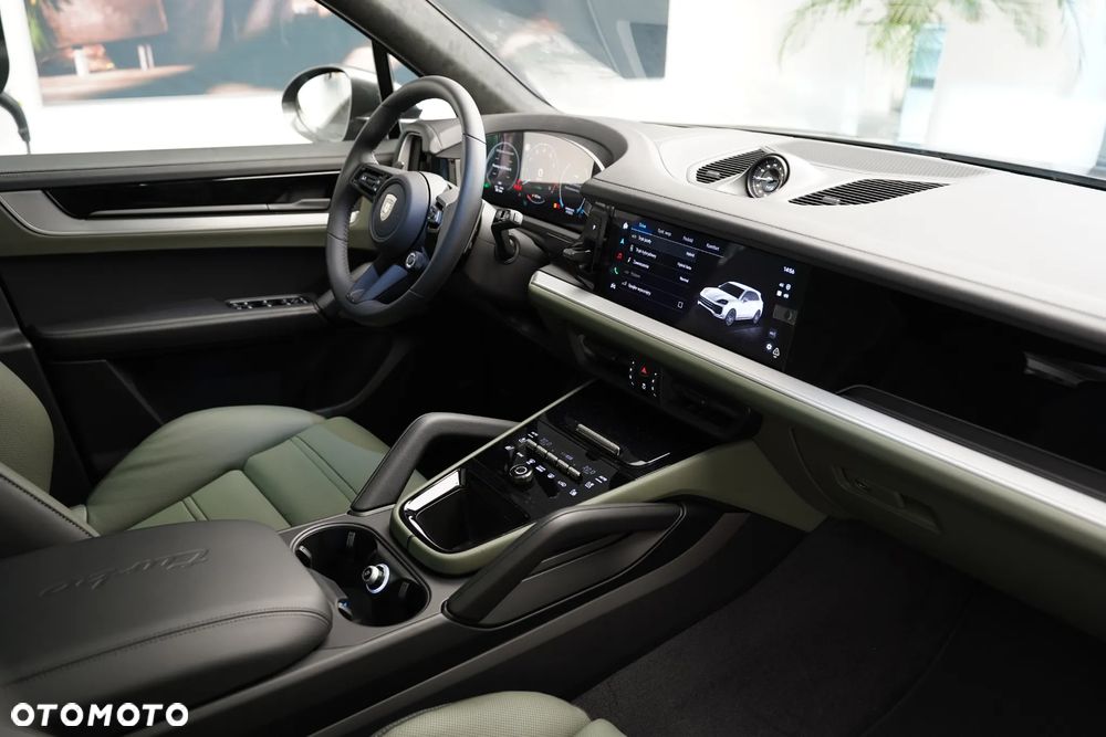 Porsche Cayenne Turbo E-Hybrid PHEV - 25