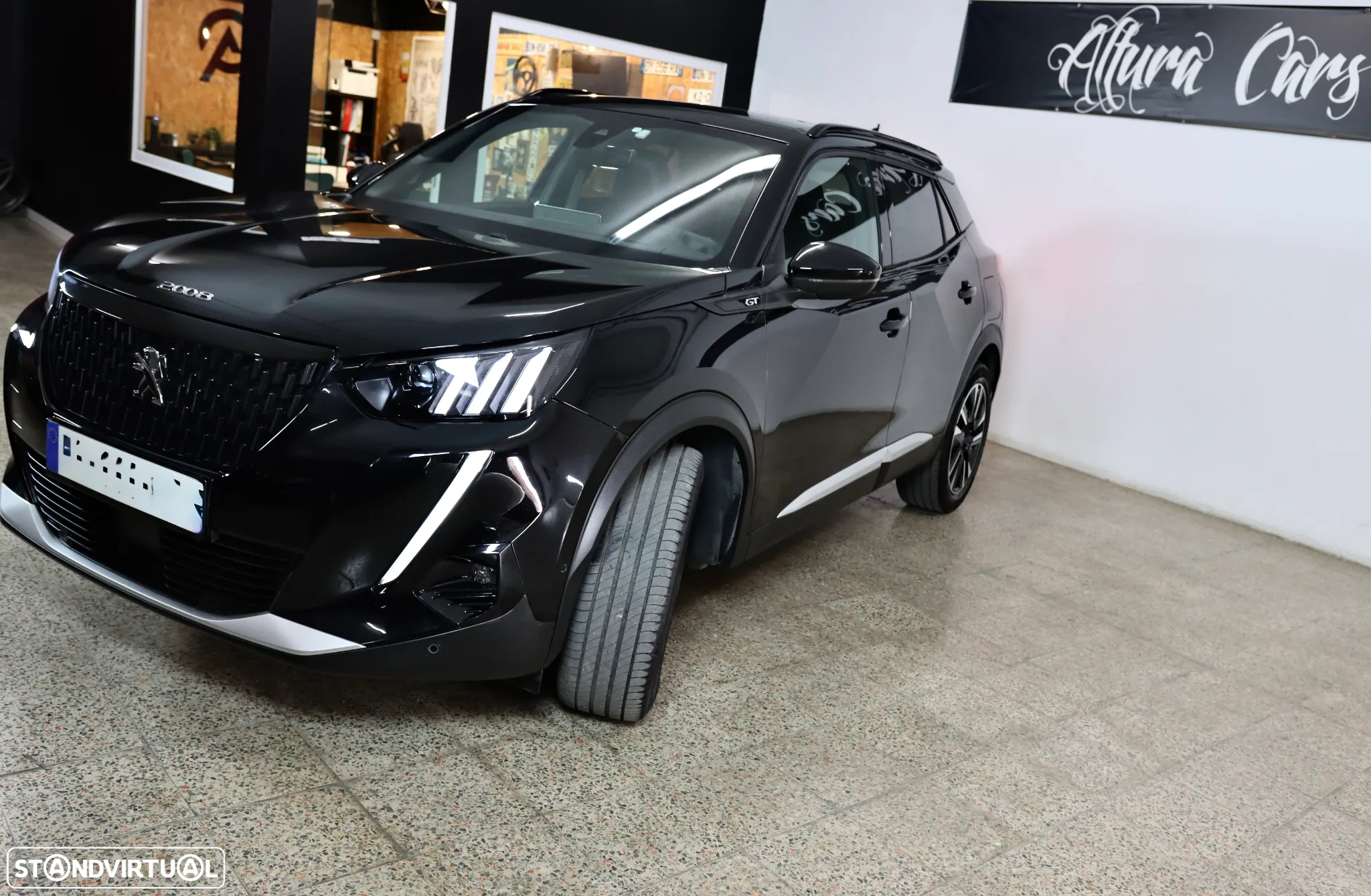 Peugeot 2008 PureTech 130 EAT8 GT - 4