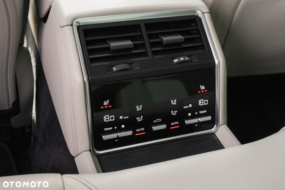 Porsche Panamera 4S - 38