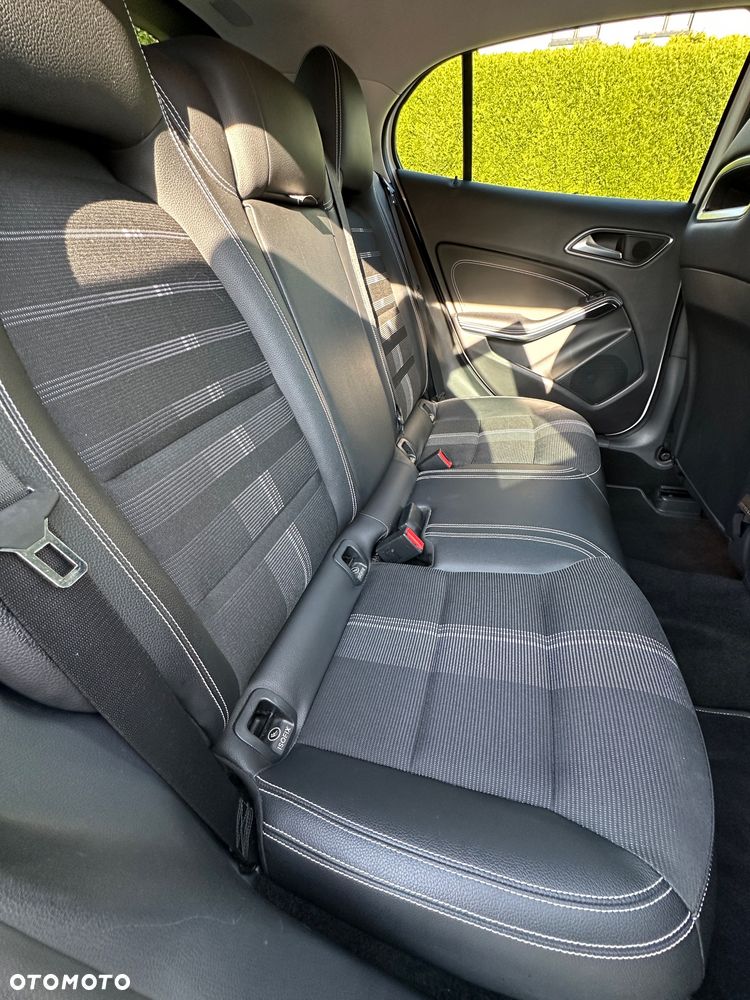 Mercedes-Benz GLA 200 7G-DCT - 13