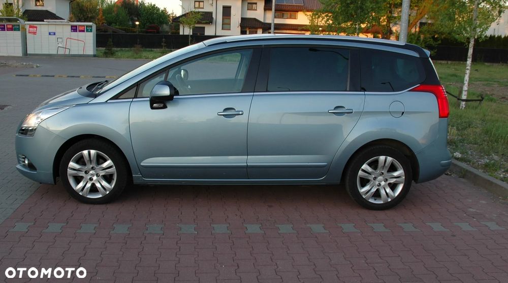 Peugeot 5008 2.0 HDi Premium + - 7
