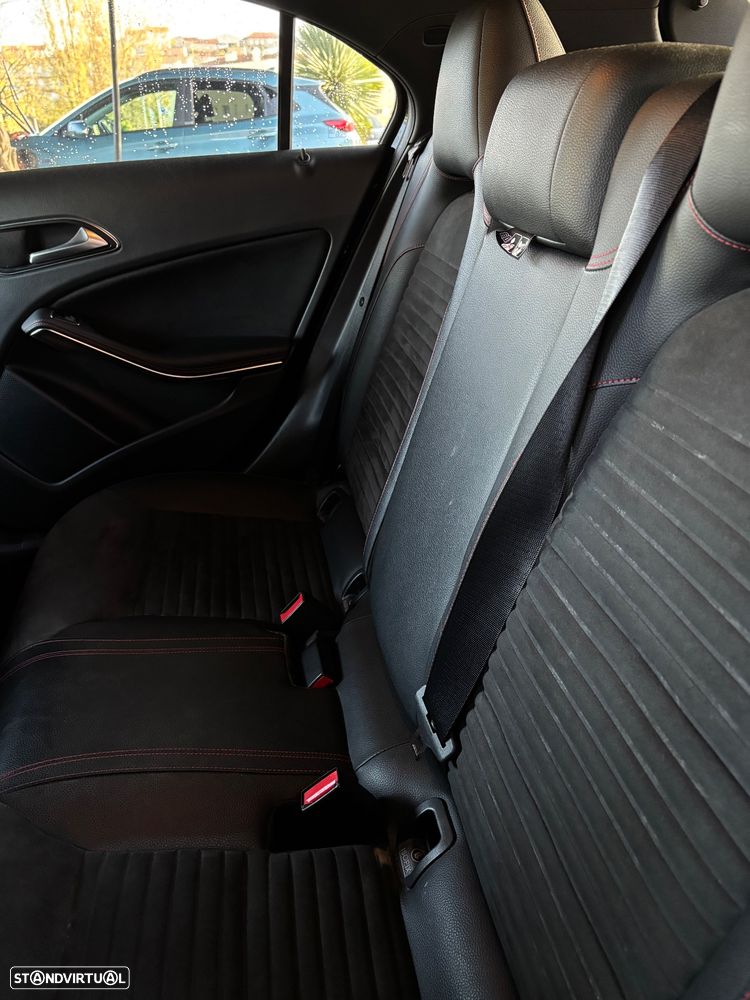 Mercedes-Benz A 180 d AMG Line - 17