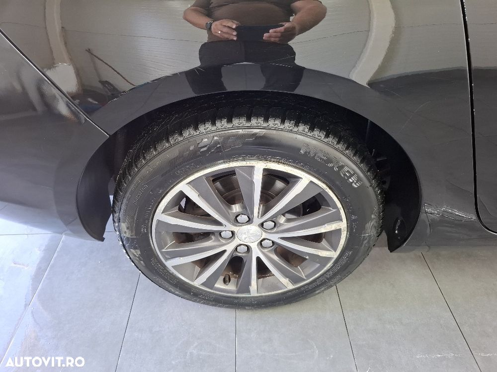 Peugeot 308 1.2 L PureTech Turbo Allure - 4