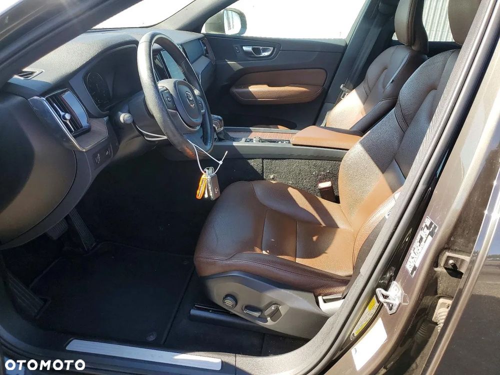 Volvo XC 60 T6 AWD Geartronic Momentum - 8