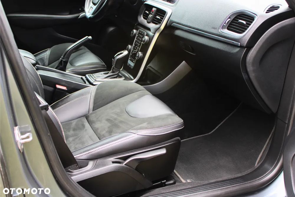 Volvo V40 D3 Drive-E R-Design Momentum - 20