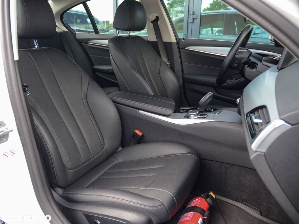 BMW Seria 5 518d mHEV - 5