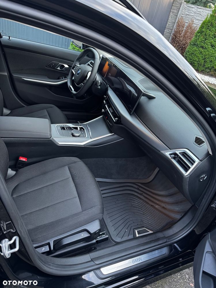 BMW Seria 3 330e PHEV sport - 19