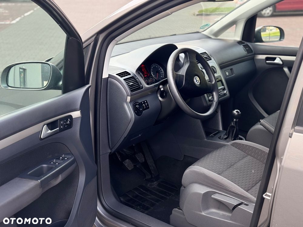 Volkswagen Touran - 9