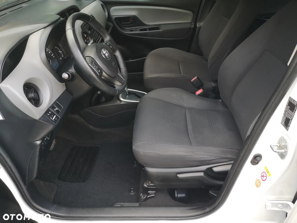 Toyota Yaris Hybrid 100 Sol - 21