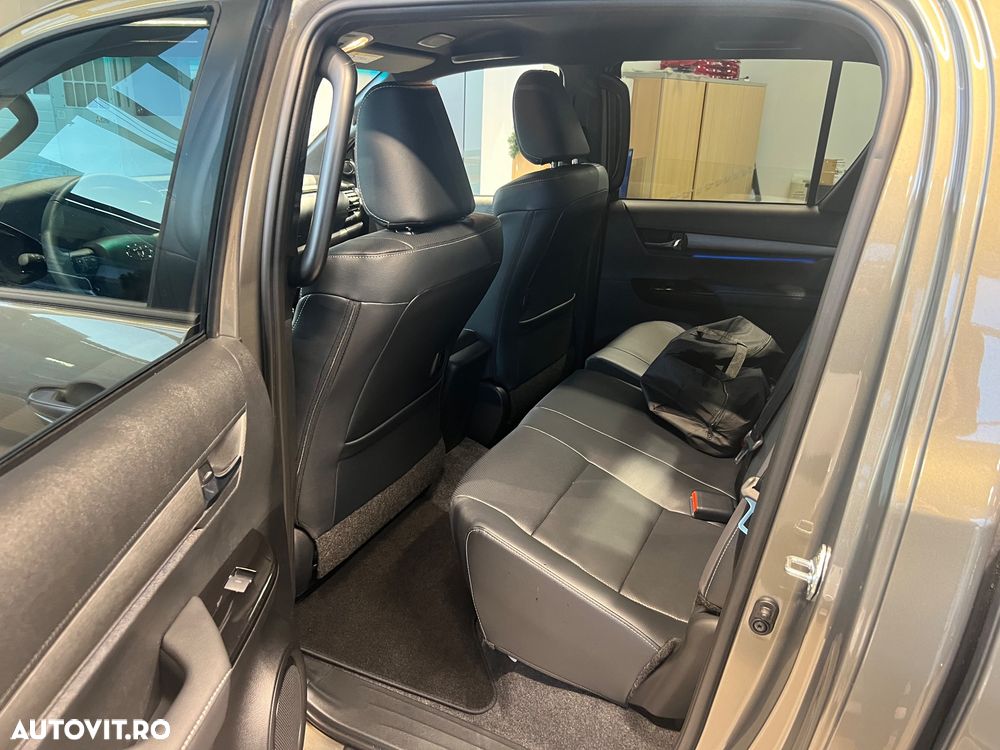 Toyota Hilux 2.8D 204CP 4x4 Double Cab AT MHEV Invincible - 8