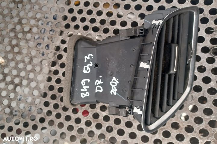 Grila ventilatie bord dreapta 8U1820902B Audi Q3 8U [2011 - 2014] Cro - 3