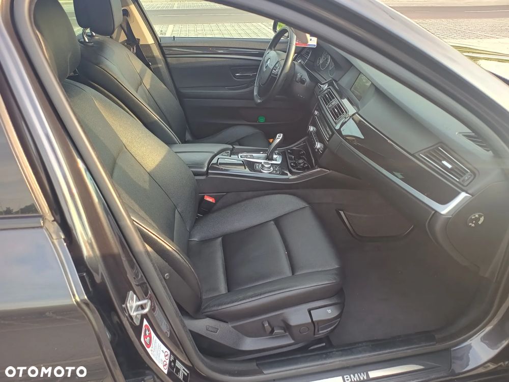 BMW Seria 5 520d xDrive - 17
