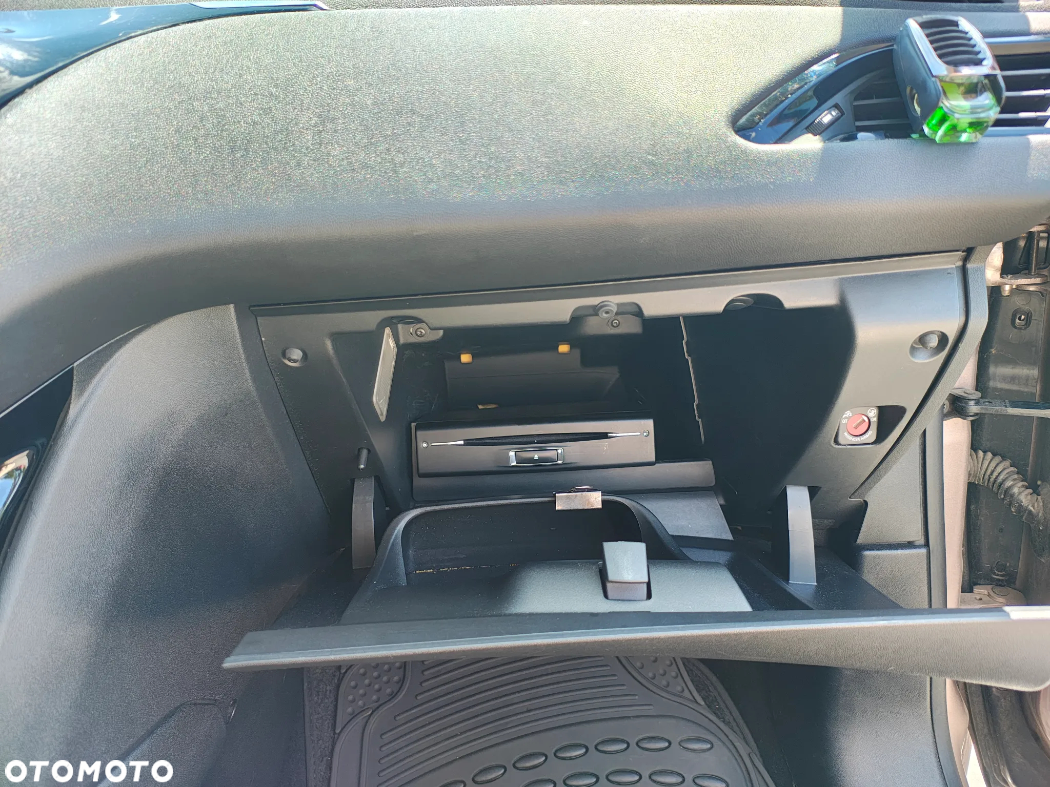 Peugeot 208 - 15