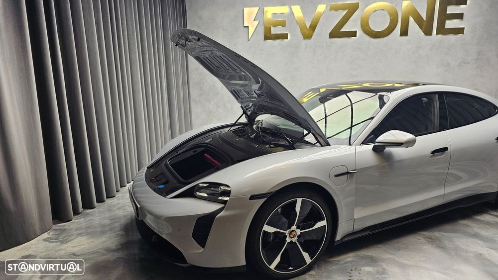 Porsche Taycan Turbo - 28