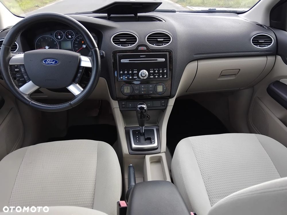 Ford Focus 1.6 Ghia - 24