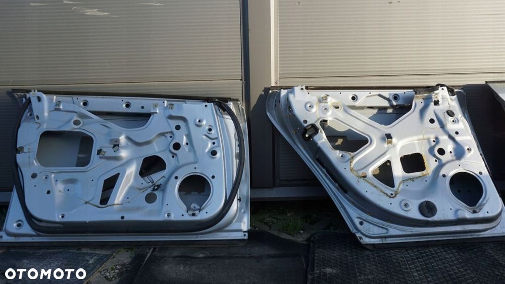 DRZWI LEWE TYŁ SREBRNE AUDI A4 B6 SEDAN LY7W - 7