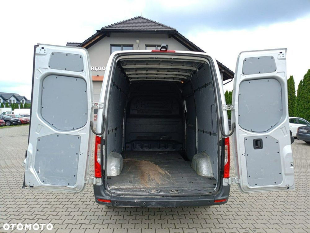 Mercedes-Benz Sprinter - 11
