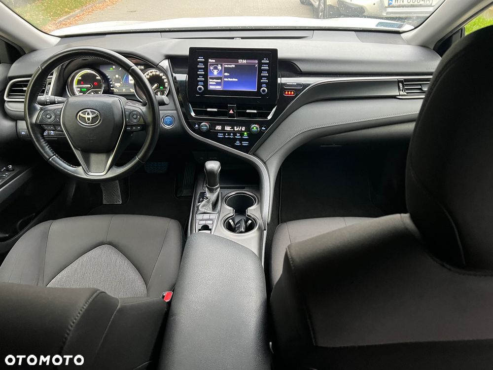 Toyota Camry - 17