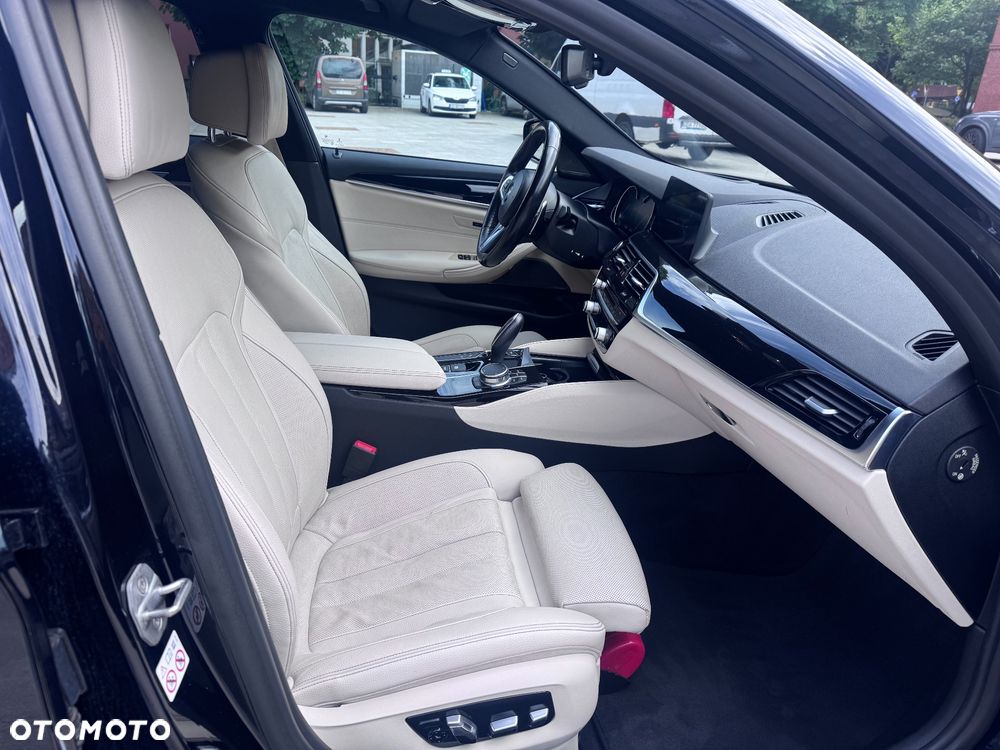 BMW Seria 5 540i xDrive - 19