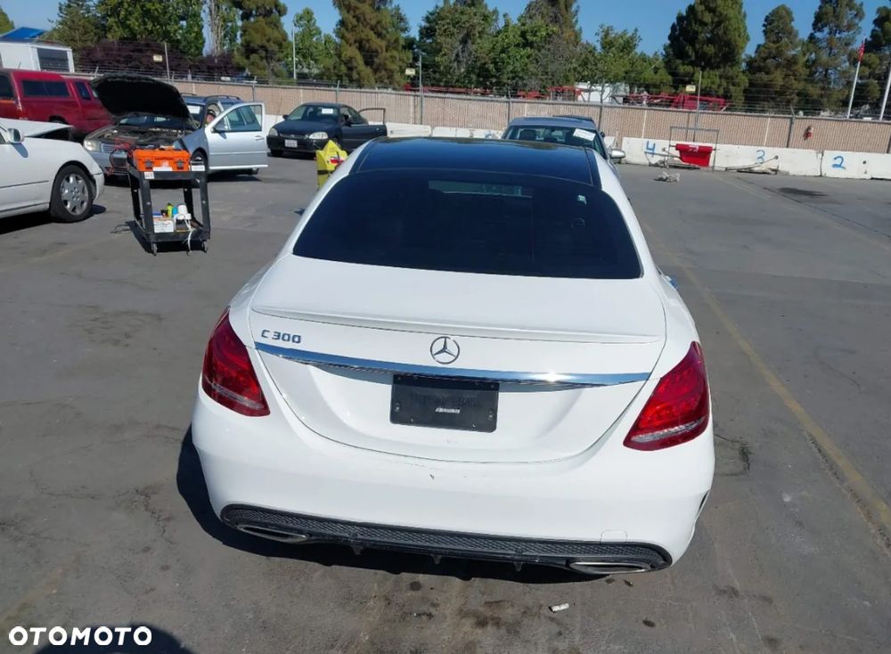 Mercedes-Benz Klasa C 300 9G-TRONIC AMG Line - 6