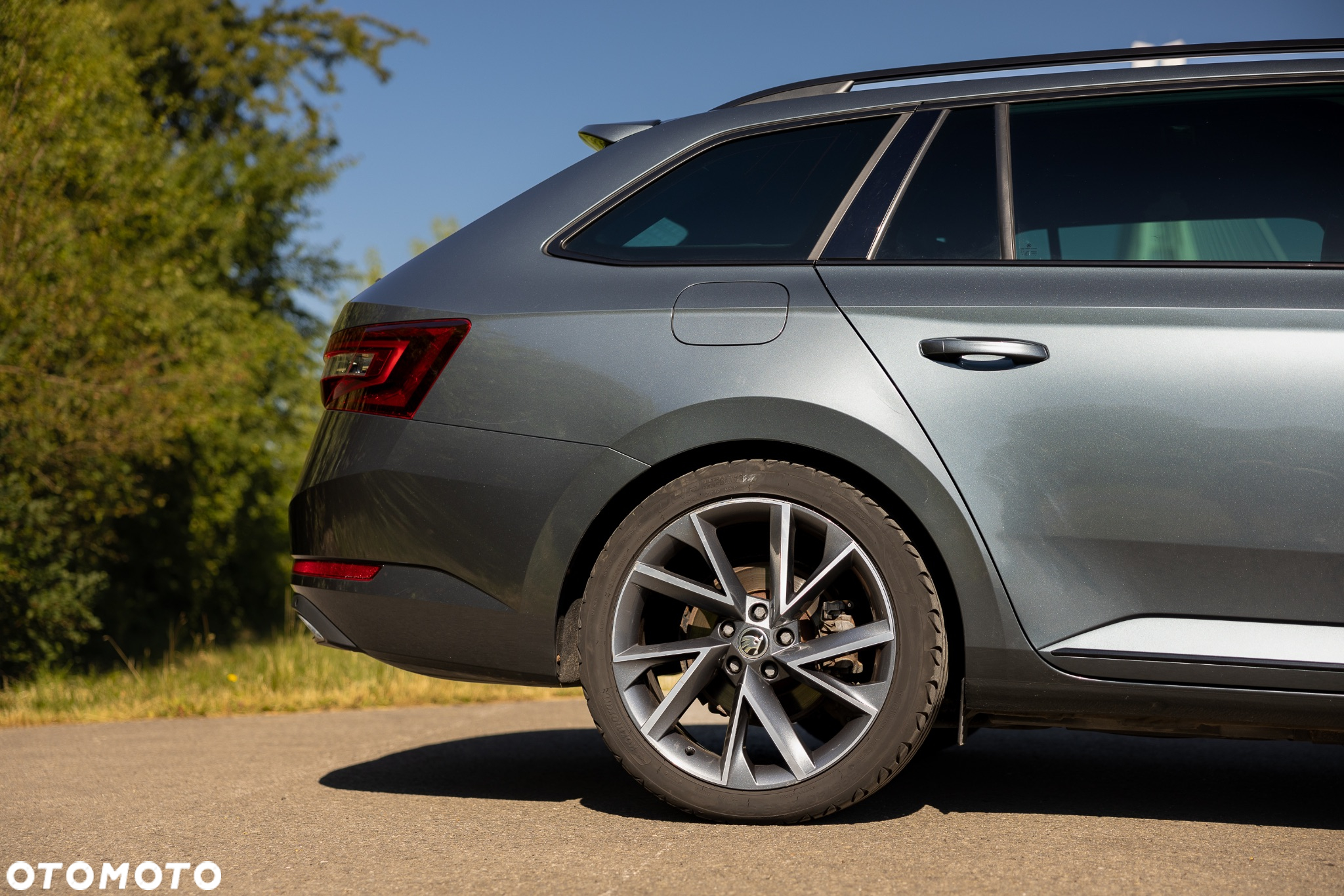 Skoda Superb 2.0 TDI DSG Sportline - 8
