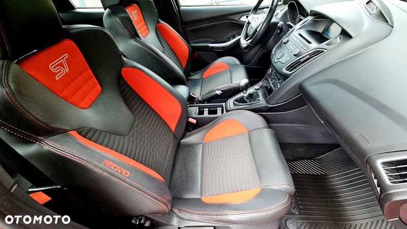 Ford Focus 2.0 TDCi ST - 30