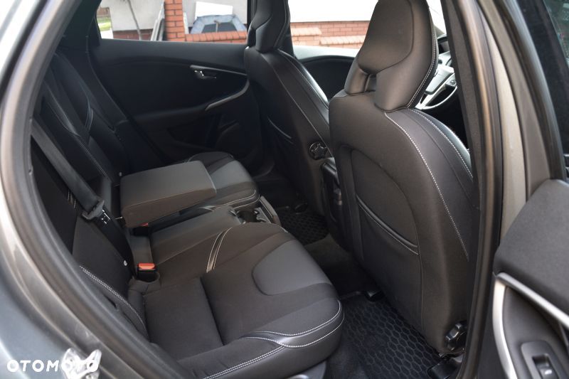 Volvo V40 T2 - 24