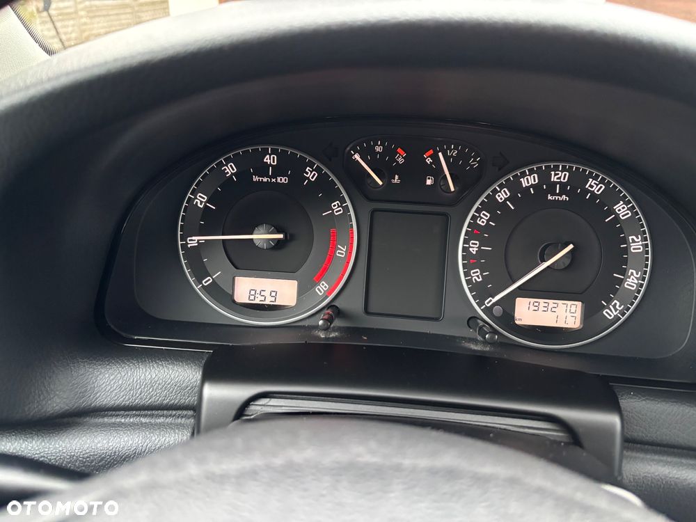 Skoda Superb 2.0 Comfort - 24