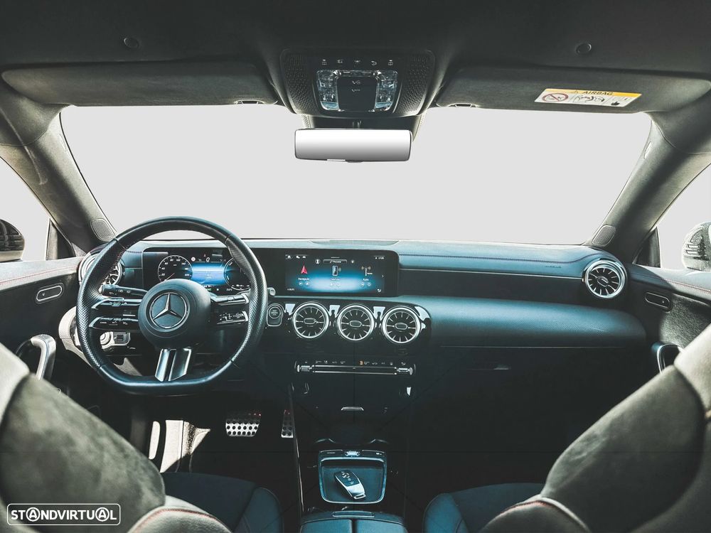 Mercedes-Benz CLA 250 e Shooting Brake AMG Line - 13