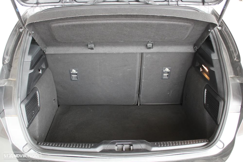 Ford Focus 1.0 EcoBoost MHEV ST-Line - 24