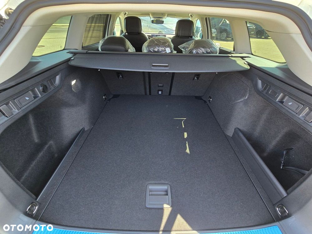 Volkswagen Passat Variant 1.5 TSI ACT mHEV Business Plus DSG - 9