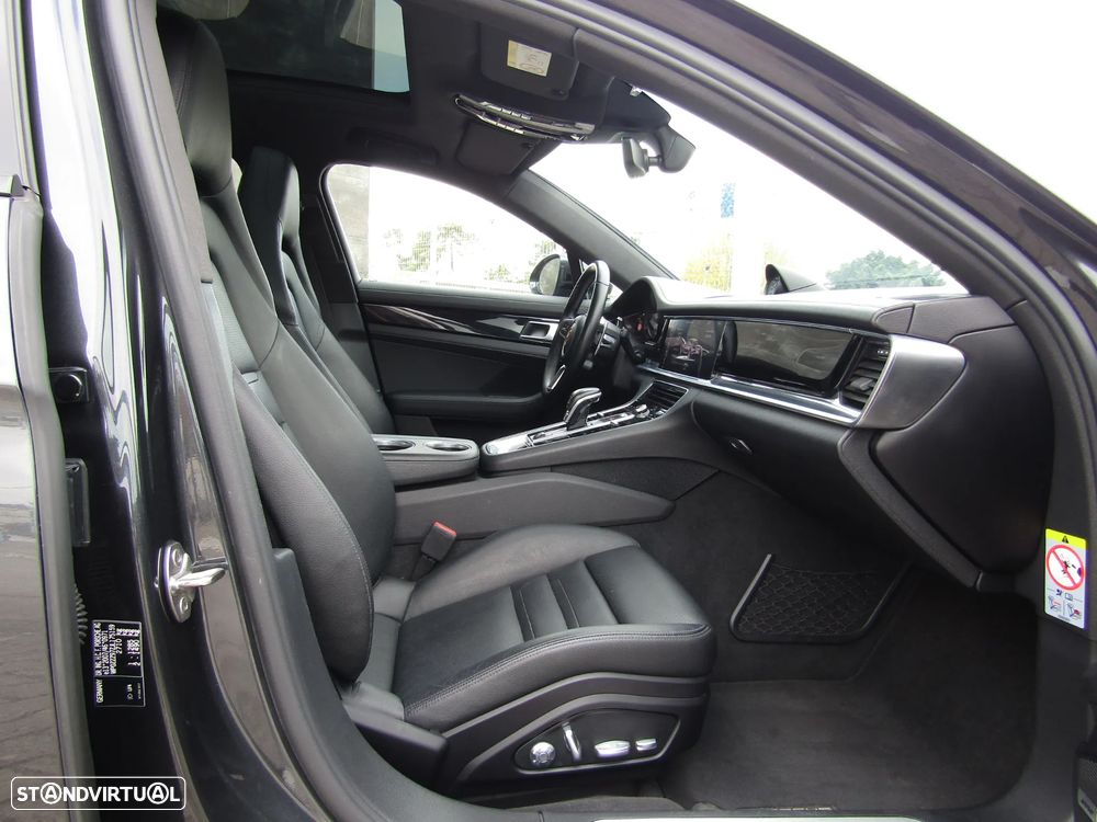 Porsche Panamera 4 E-Hybrid - 26