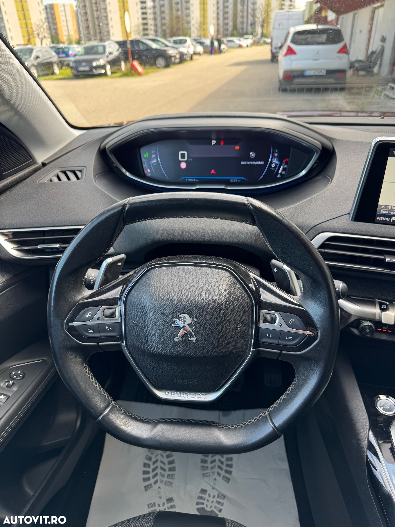 Peugeot 3008 1.2 PureTech Turbo S&S EAT6 Allure - 8