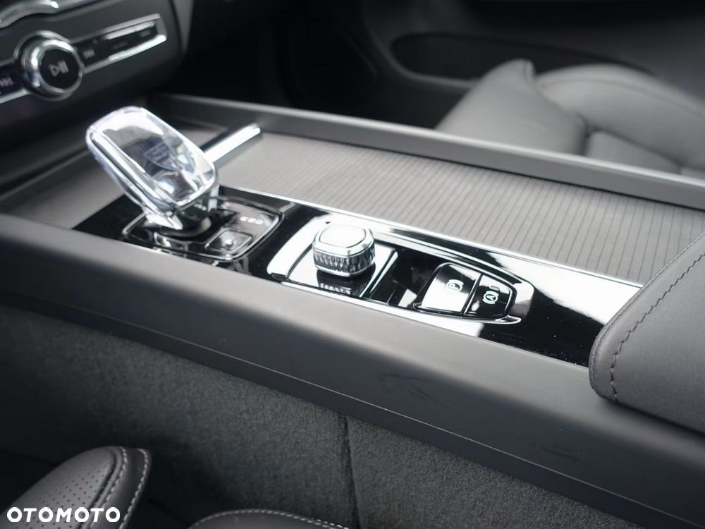 Volvo XC 60 B5 B AWD Ultra Black Edition - 13