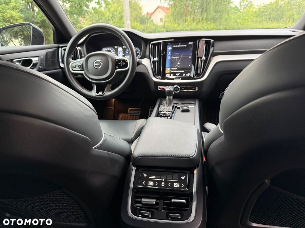 Volvo S60 T6 AWD R-Design - 10