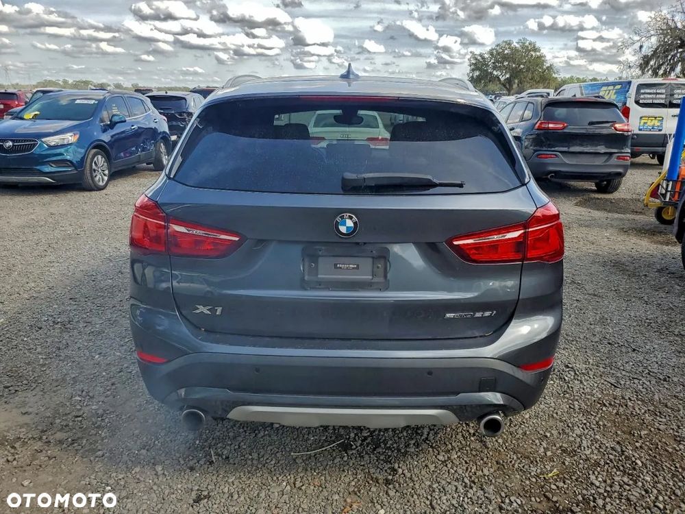 BMW X1 xDrive25i GPF Sport Line - 6