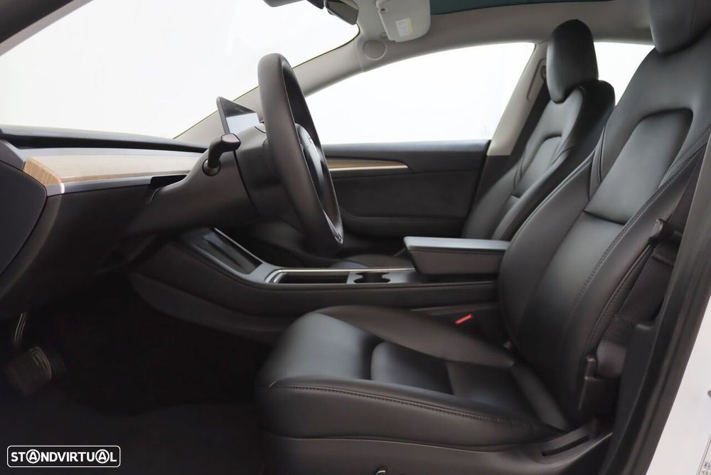 Tesla Model 3 - 4