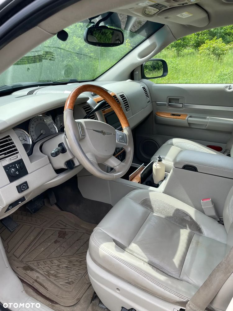 Chrysler Aspen - 9