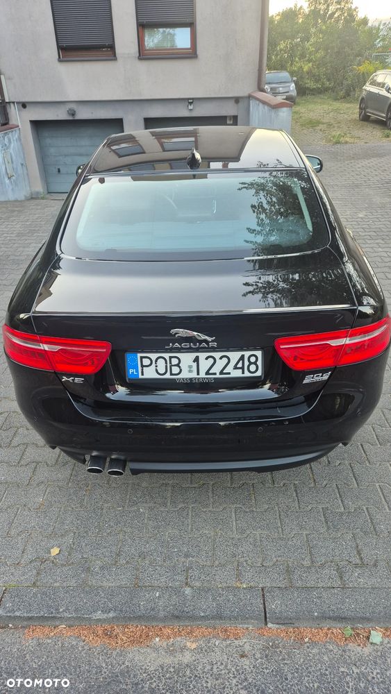 Jaguar XE - 12