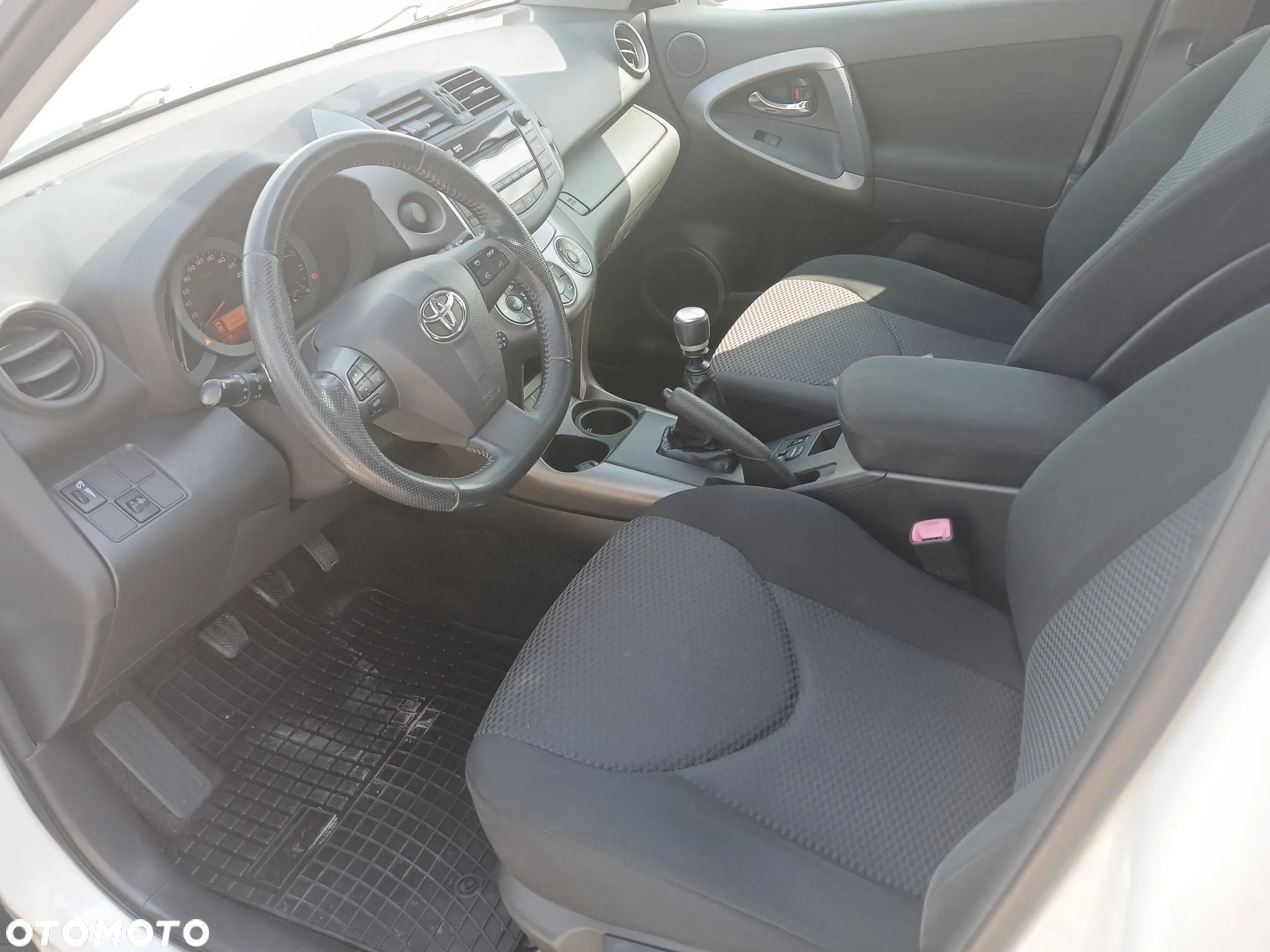 Toyota RAV4 - 9