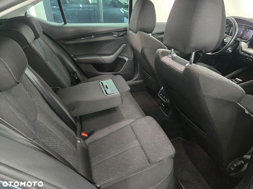 Skoda Octavia 2.0 TDI DSG Clever - 6
