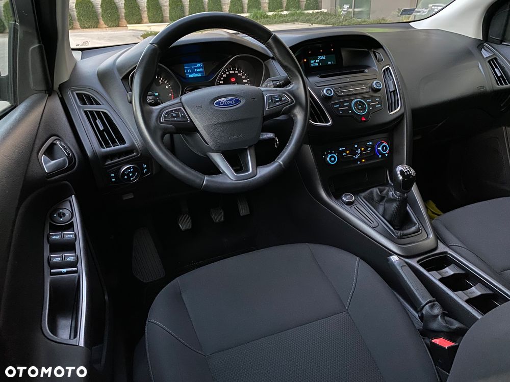 Ford Focus 1.6 Gold X - 24