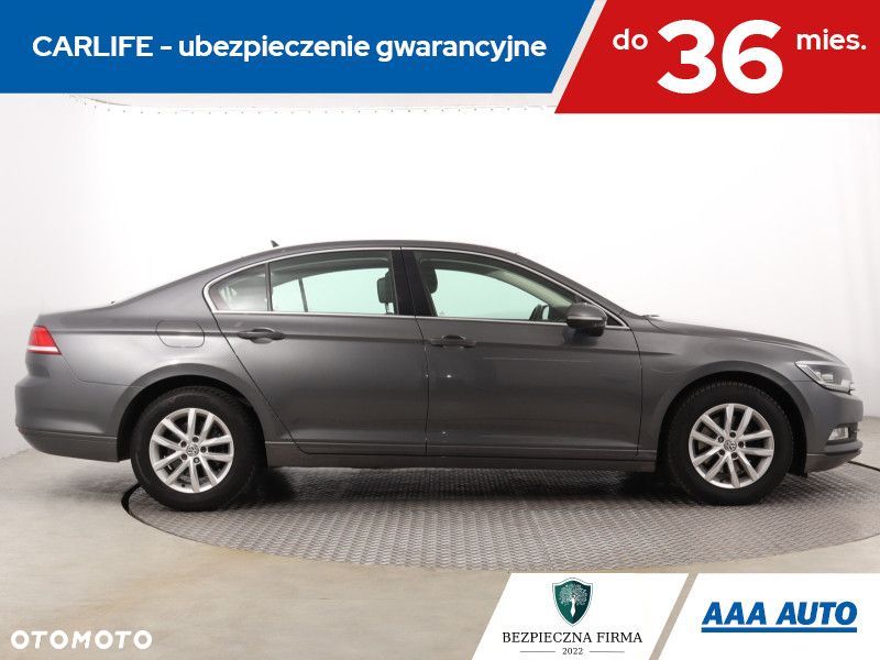 Volkswagen Passat - 8