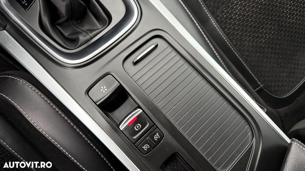 Renault Megane TCe 140 GPF EDC INTENS - 17