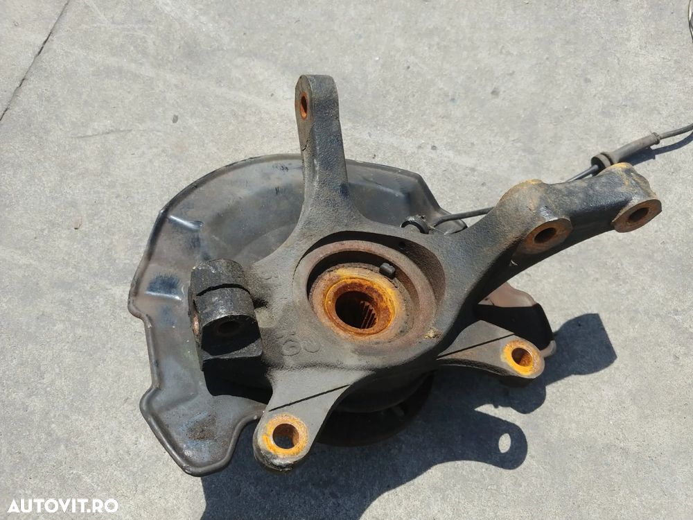 fuzeta stanga fata 1.3 d suzuki swift  2004-2011 - 1