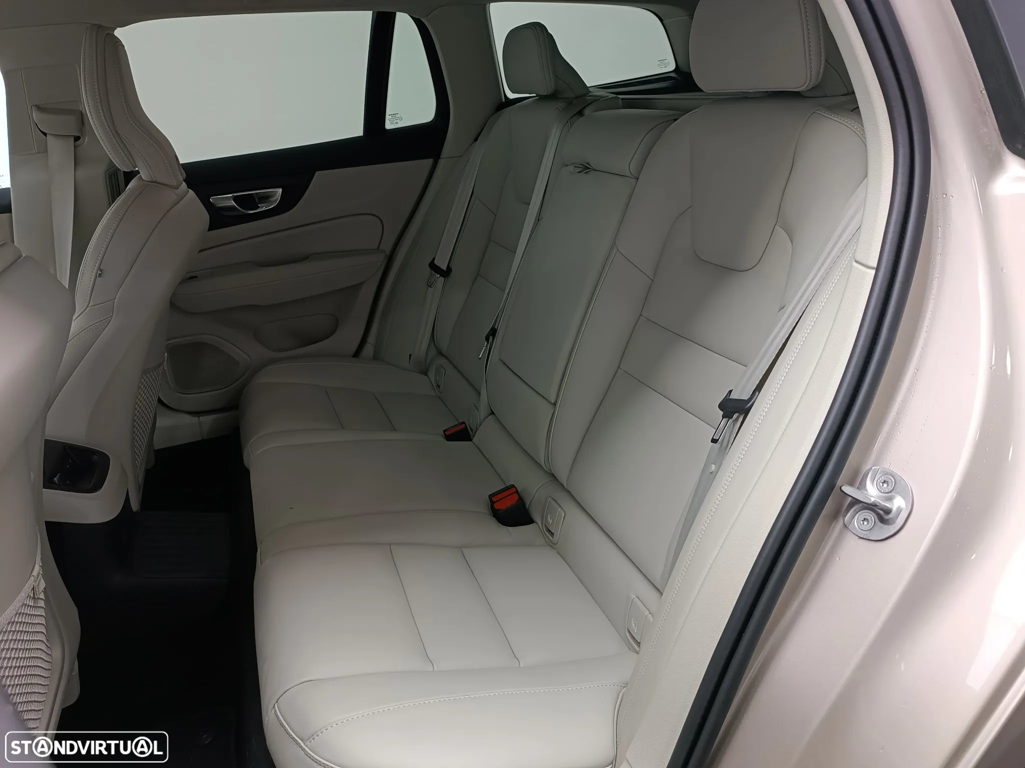 Volvo V60 2.0 T6 AWD TE Plus Dark - 8