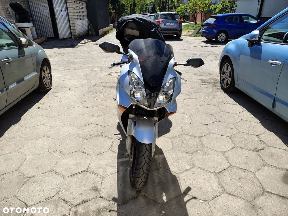 Honda VFR - 2