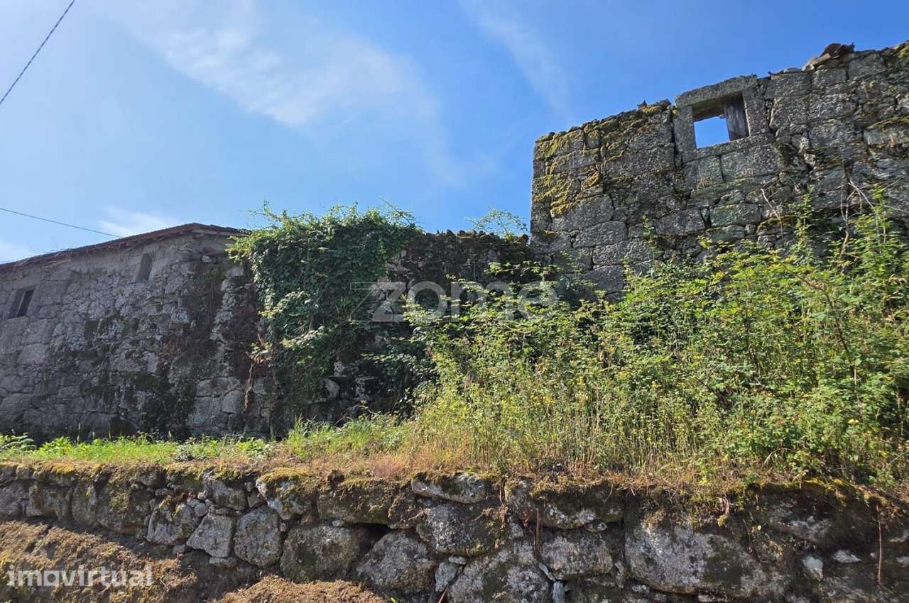 Ruína em Pedra com Terreno de 702 m² | Serzedelo, Póvoa de Lanhoso